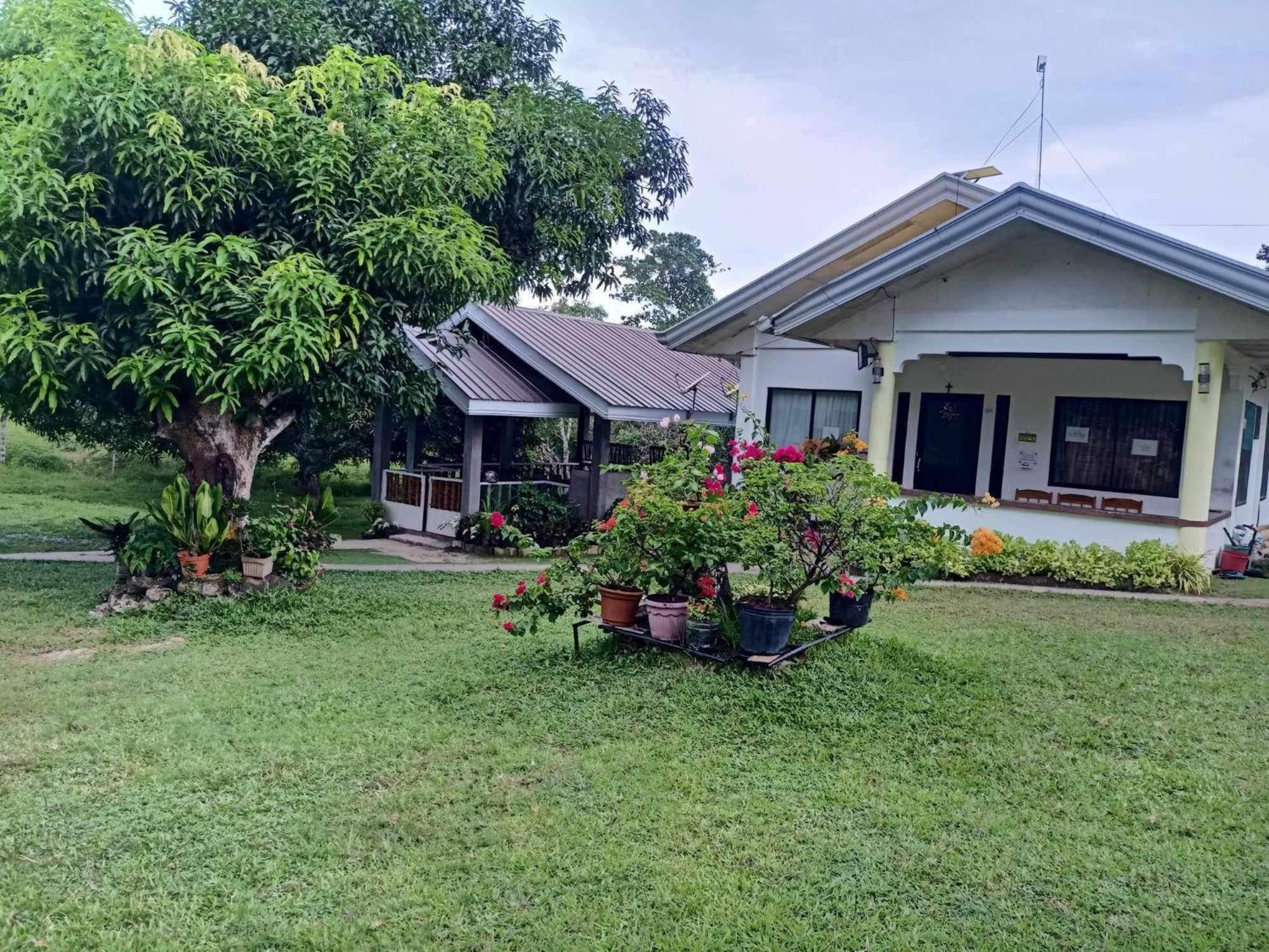 Balai Mariacaria Pension House Guindulman Ngoại thất bức ảnh